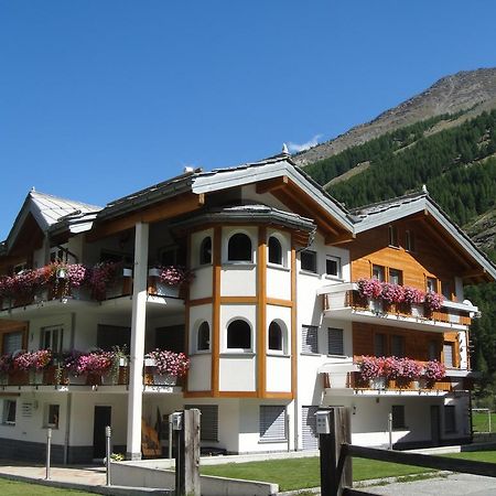 Haus Alpenstern Apartment Saas-Grund Exterior photo
