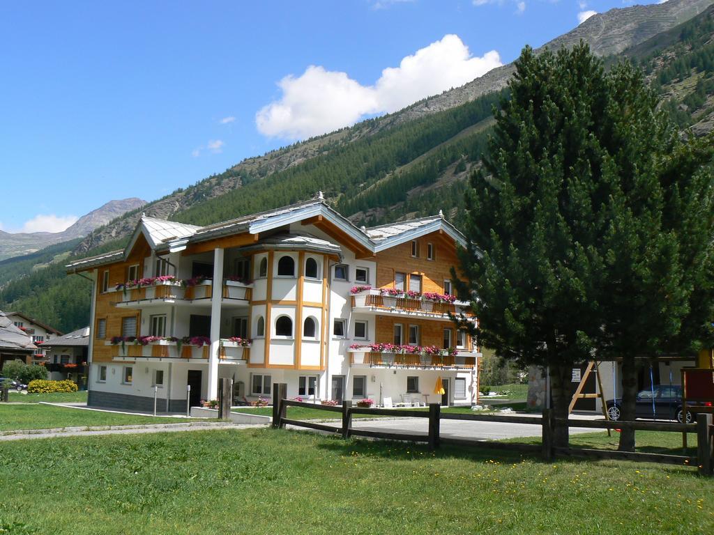 Haus Alpenstern Apartment Saas-Grund Exterior photo