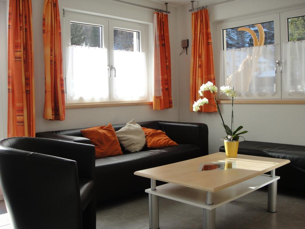Haus Alpenstern Apartment Saas-Grund Room photo